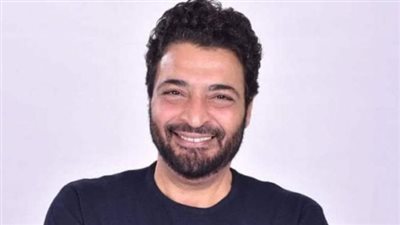 قام بطرده القذافي من ليبيا ولديه 15 أخ وتزوج ملكة جمال كندا معلومات عن الفنان حميد الشاعري