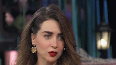 ولدت في أبو ظبي والدتها مسيحيــ ــة واسباب عدم زواجها معلومات عن الفنانة مي عز الدين
