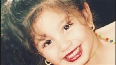 فنانة شهيرة تشارك الجمهور بصورة من طفولتها.. هل عرفتها؟