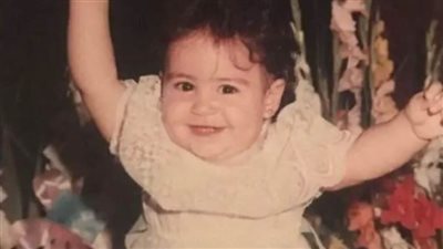 خمنوا تلك الطفلة الجميلة من أصبحت والتي كانت تلقب بـأجمل عازبات الفن ووالدتها فنانة مشهورة