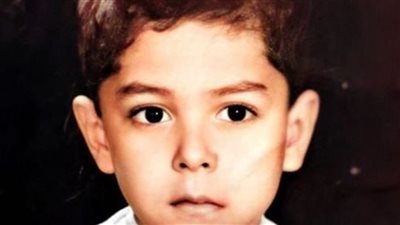 هذا الطفل أصبح فنان شهير وۏفاته هز الوسط الفني كله.. من هو