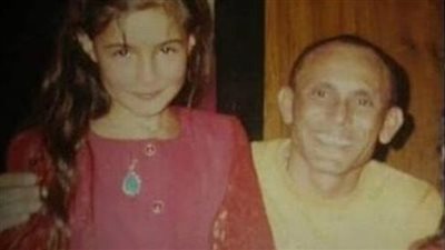 هذه الطفلة بجوار محمد صبحي أصبحت أشهر فنانة كوميدية حاليا