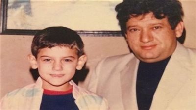 هذا الطفل أصبح أوسم وأشهر فنان في مصر.. خمن من هو؟