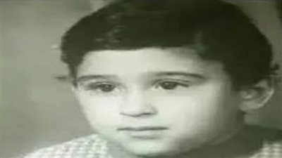 هذا الطفل أصبح أشهر ممثل كوميدي ولم تتغير ملامحه كثيراً.. قوي الملاحظة سيعرفة فقط.
