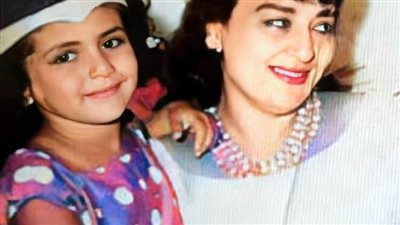 هذه الطفلة البريئة نافست اجمل الفنانات وأنجبت في عمر الـ48.. من هي؟