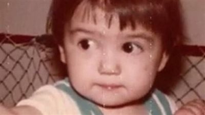 هذه الطفلة أصبحت فنانة شهيرة وتزوجت أوسم فنان مصري.. لن تصدق من هي