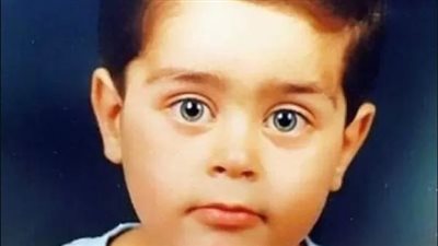 هذا الطفل أصبح من أشهر الفنانين حاليًا.. قوي الملاحظة سيعرفه