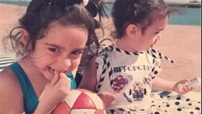 هذه الطفلة أصبحت أجمل وأشهر فنانة في مصر وزوجها نجم كبير.. «ركز هتعرفها»