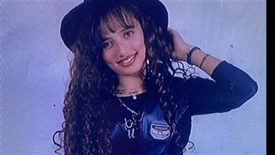 هذه الطفلة أصبحت فنانة شهيرة وتزوجت نجم معروف كان فتى أحلام كل الفتيات.. من هي