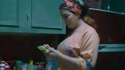 أخذ هاتف زوجته المشابِهَ لهاتفه بدون قصد