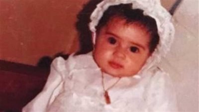 فنانة تنشر صورها وهي طفلة صغيرة تعلق مين دي؟
