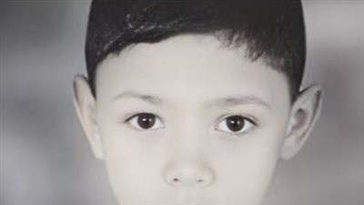 هذا الطفل أصبح مطرب مصرى مشهور واول  ظهور له فى برنامج ستار أكاديمى 